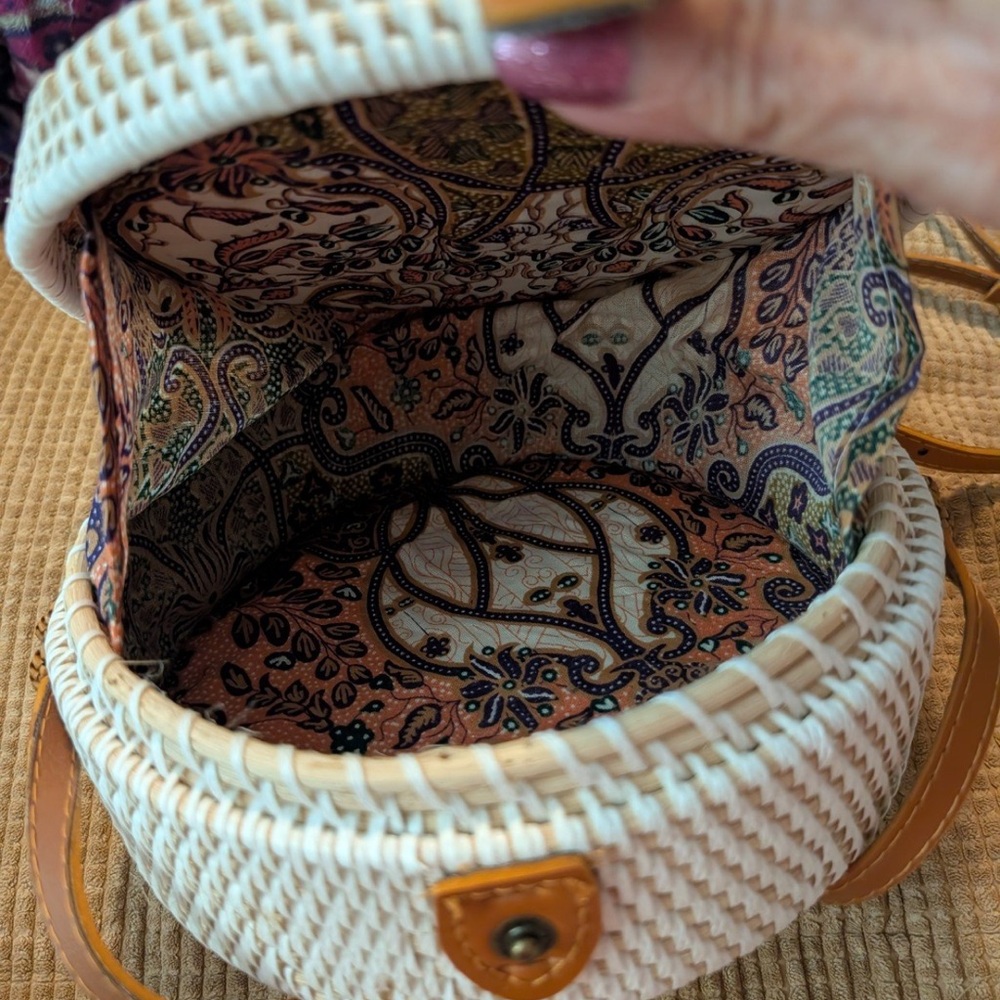 Round Wicker Rattan Butterflies Bag - Picture 3 of 10